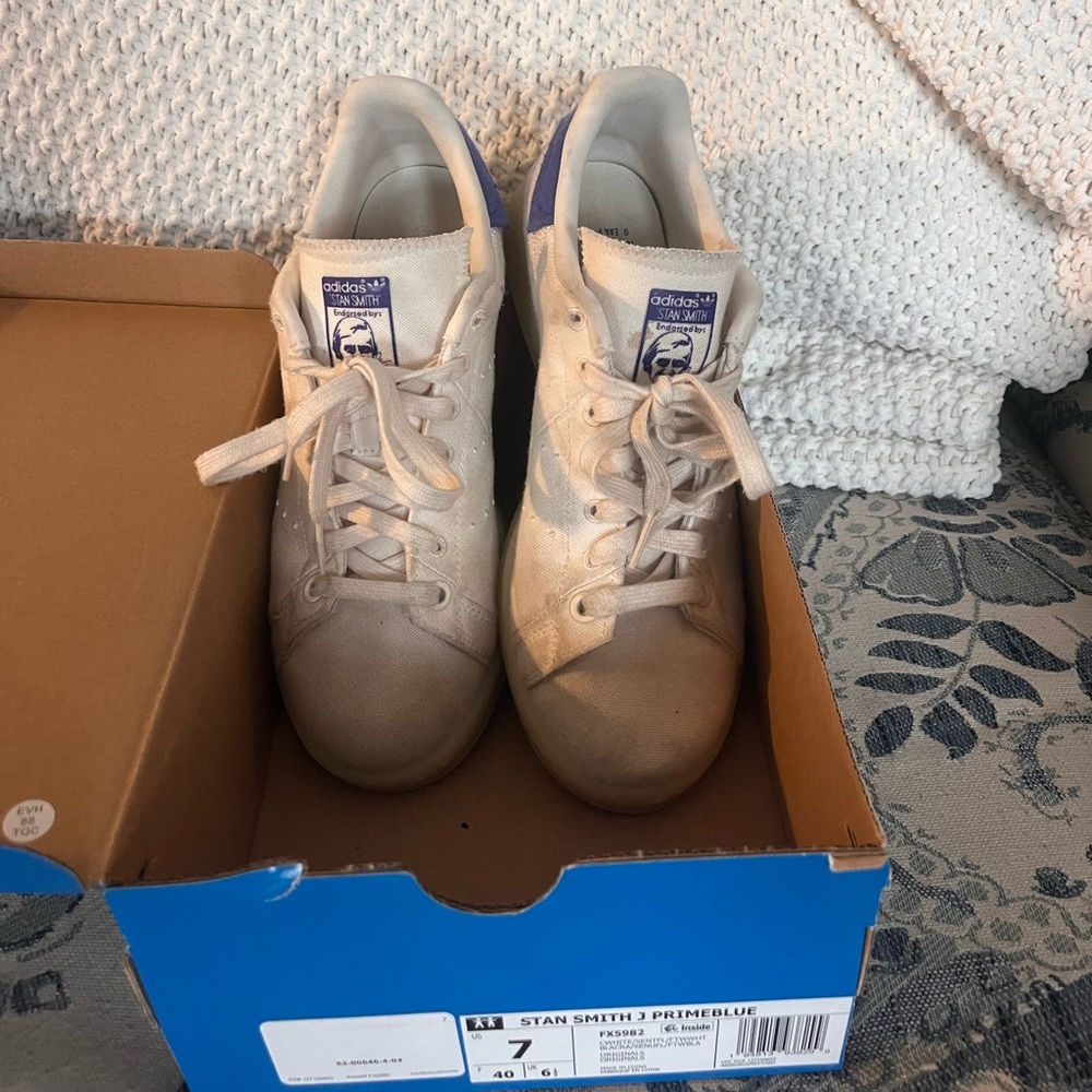 stan smith j primeblue 
youth 7
womens 9